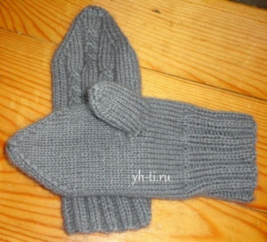 Рукавички спицами с "жгутиками"