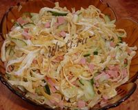 Салат с яичными блинчиками и огурцом