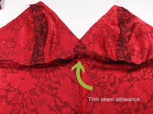 Пришиваем чашки к юбке