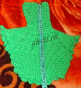 Длина манишки на 4 года спереди - 37 см