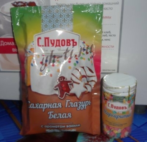 Для этого используем глазурь и посыпку