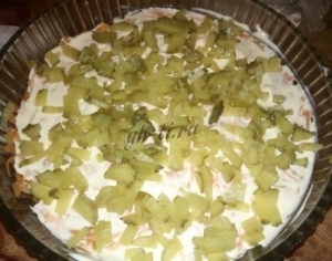 Огурчиков добавляем совсем немного