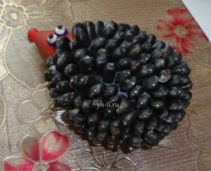 Ежик из семечек