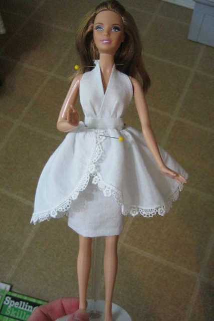 Шьем платье для куклы Барби своими руками