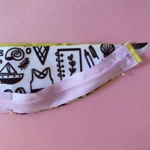 Прикрепляем молнию