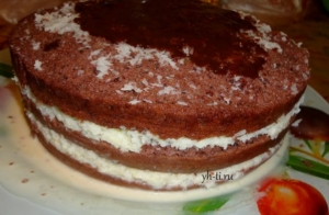 Сверху покрываем шоколадной глазурью