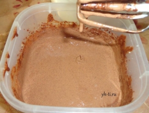 А желтки - с какао и сахаром