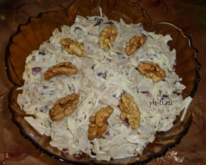 Перекладываем в салатницу и украшаем