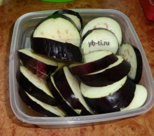 Опускаем в подсоленную воду