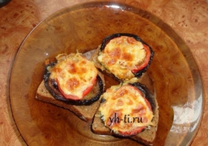 Бутерброды с баклажанами подаем к столу