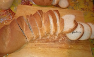Режем батон хлеба