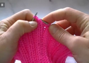 Закрываем петли для окошка (ширина примерно 14 см)