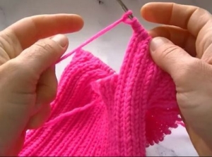 Набираем сверху столько петель, сколько закрыли снизу