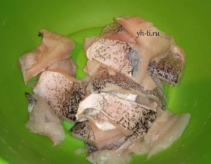 ...отделить кости и порезать филе на кусочки