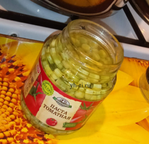 Разливаем по банкам вместе с маринадом