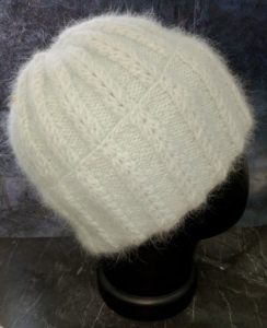 Еще одна шапка из пух норки с эластичной прозрачной нитью по краю