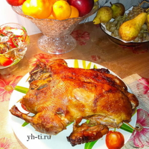 Утка в духовке с яблоками