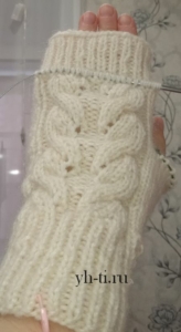 Замыкаем вязание в круг и продолжаем работу