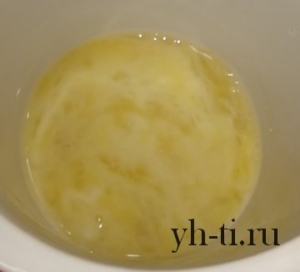 Яйца разбалтываем в отдельной емкости