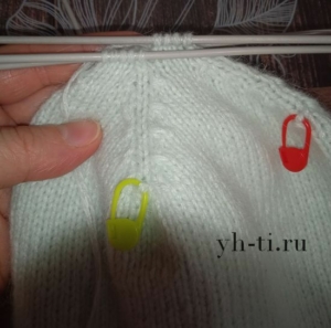 Когда останется по 4 петли на спице (всего 16), стягиваем