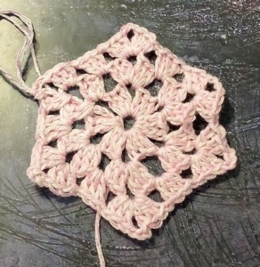 3 ряд готов, вяжем дальше до нужного размера