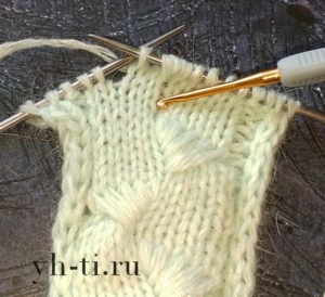 Узор косы с вытянутыми петлями