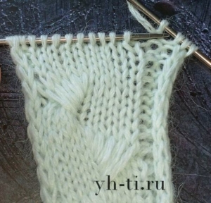 Провязываем 2 кромочные и 2 изнаночные
