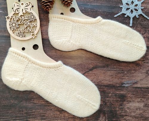 Следки спицами с манжетой