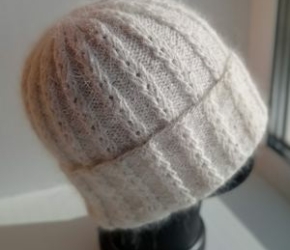 Вяжем шапку из пуха норки