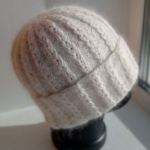 Вяжем шапку из пуха норки