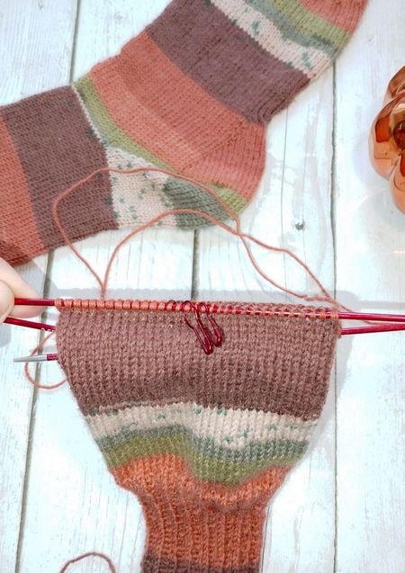 Отделяем две центральные петли пятки